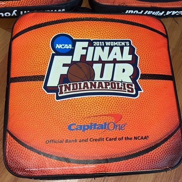 Capital One NCAA women’s Final Four Seat cushions with handle Set of 3 - Picture 3 of 9